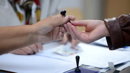 Fraudă electorală în Mehedinți: trei membre ale unei comisii de votare, acuzate că au votat în locul altor persoane
