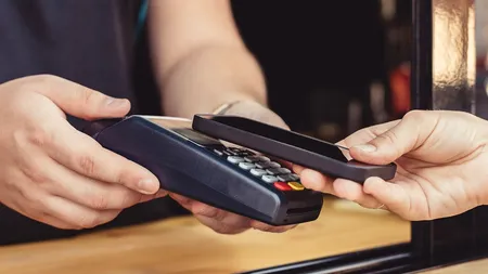 O țară din UE vrea să treacă la moneda digitală: aici banii cash au dispărut aproape total