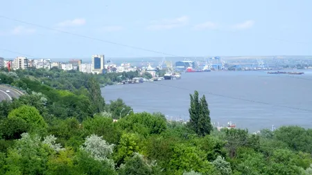 Studiu. Apele Dunării aduc anual în România aproape 100 de tone de plastic