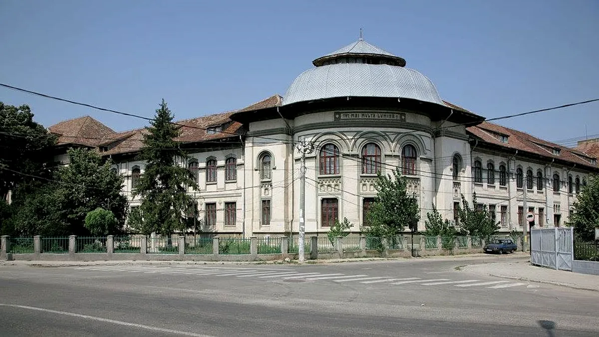 Licitație la foc automat! 15 milioane de euro pentru restaurarea unui liceu monument istoric înființat în anul 1888