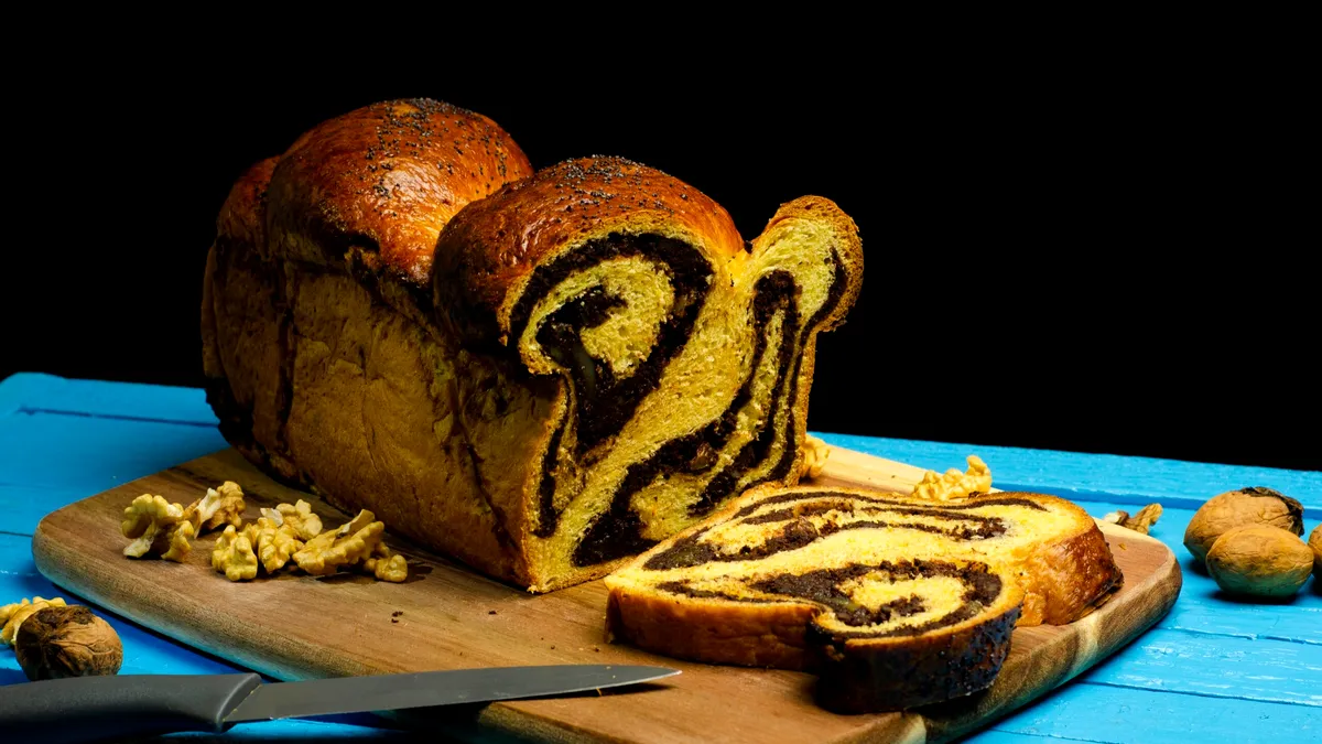 Cozonacul: Povestea unui simbol culinar, de la tradiții străvechi la mesele festive ale românilor