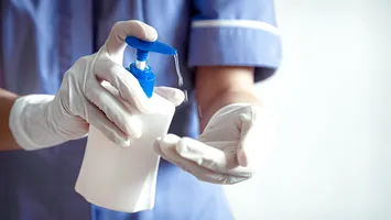 Alertă în Europa. Etanolul din dezinfectanți ar putea crește riscul de cancer