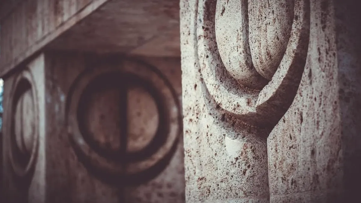 Scandal la Târgu Jiu: Patrimoniul UNESCO Brâncuși, lăsat să se fărâme sub „tăcerea deliberată” a autorităților