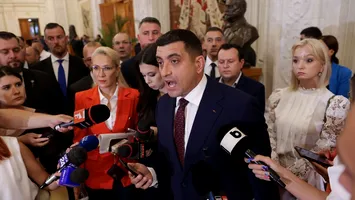 George Simion (AUR) contestă votul moţiunilor: „Nu există cvorum, Guvernul Bolojan ignoră voința poporului”