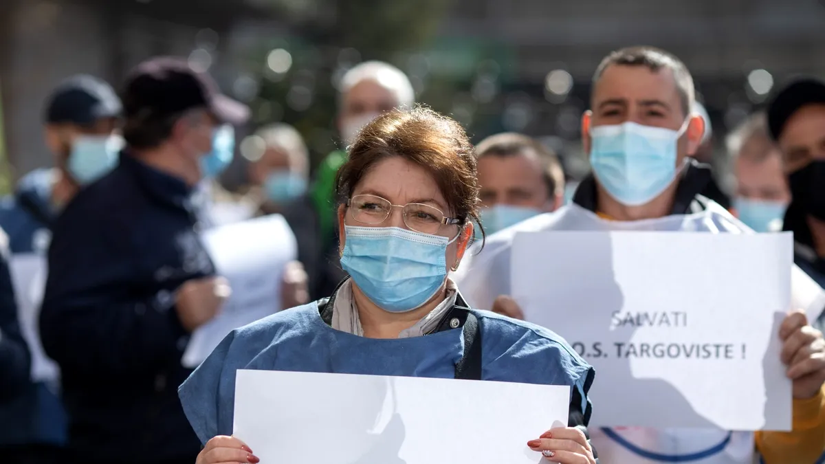 Protest al sindicaliștilor de la COS Târgoviște față de posibilitatea închiderii combinatului