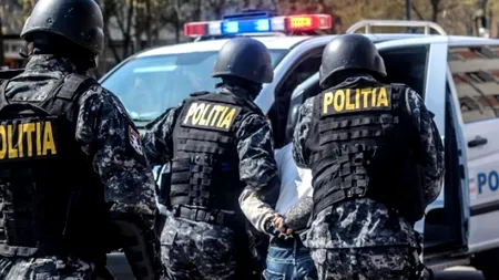 Percheziții într-un dosar de proxenetism. Un singur acuzat, multiple ilegalități: arme, legitimații de poliție false și droguri