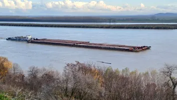 Insula formată pe Dunăre reprezintă un pericol pentru navigație și Faleza din Galați, avertizează un navigator