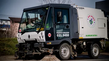 Salubrizarea Sectorului 5: Cum funcționează operațiunile de măturat manual și mecanizat