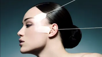Un nou trend face ravagii pe TikTok. Tinerii ajung pe masa de operaţie din cauza lui