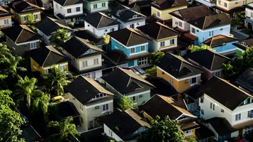 În ce țară europeană au scăzut cel mai mult prețurile caselor. România, pe primul loc la numărul de proprietari