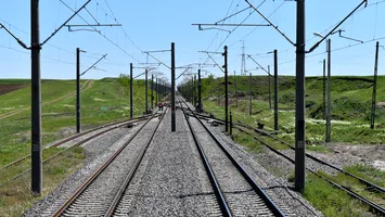 Bani pe șine, pierderi pe bandă rulantă: Guvernul caută vinovații risipei de la calea ferată