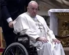 Papa Francisc rămâne sub supraveghere medicală. Starea sa s-a îmbunătățit, dar prognosticul rămâne rezervat