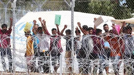 Peste o mie de migranţi aşteaptă pe nave ale ONG-urilor în Mediterana să debarce în Europa