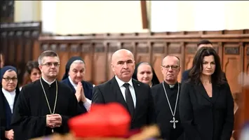Ilie Bolojan și-a expus iubita la …priveghiul Cardinalului Lucian Mureșan