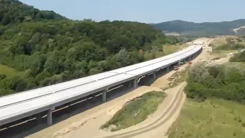 Constructorii de autostrăzi au început să-și pună piedici! Ce loturi importante au fost blocate de contestații