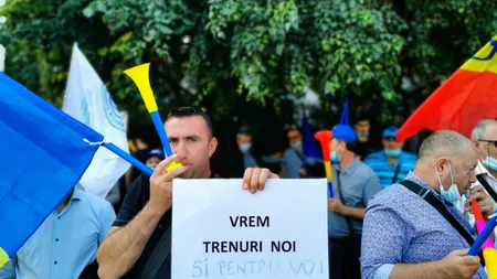 Sindicaliștii din sectorul feroviar protestează în fața Ministerului Transporturilor