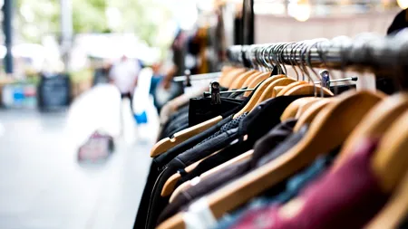 Comerțul online cu haine ar putea ajunge la un miliard de dolari, în România, anul acesta