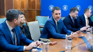 Tánczos Barna preia responsabilitățile, cât Bolojan e plecat. Primarii capitalei, nemulțumiți de împărțirea banilor