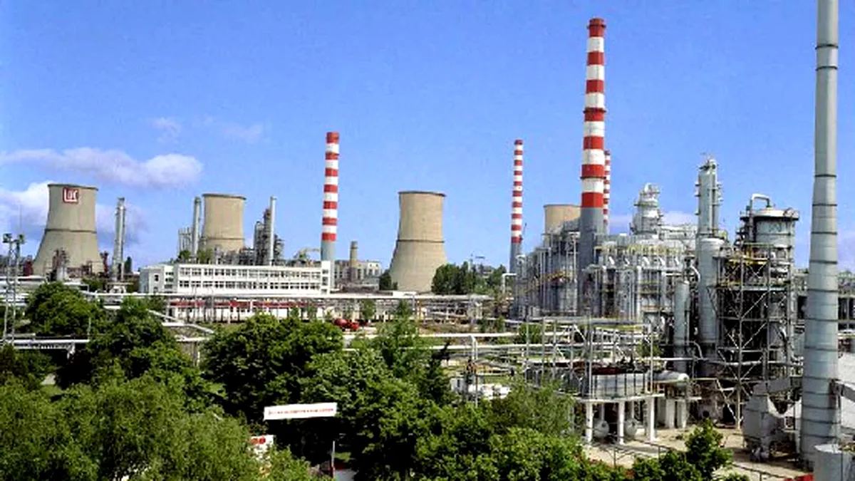 În sfârșit, rușii de la Lukoil vorbesc: ce planuri au pentru rafinăria de la Ploiești