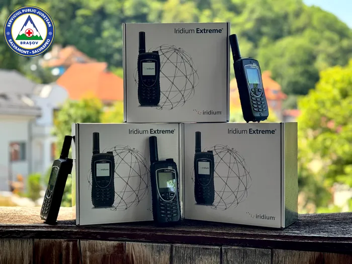 Salvamont Braşov a primit telefoane pentru zonele fără semnal. Cum funcționează acestea?