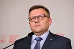Cine este șoferul de la Protecția Copilului Botoșani care a ajuns să dea ora exactă în învățământul românesc