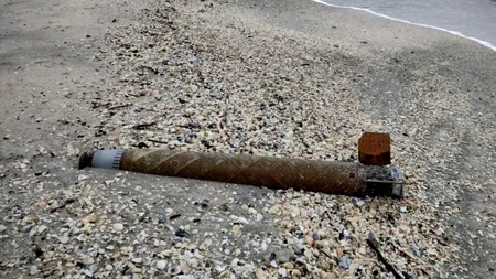 O bucată de rachetă, scoasă de valuri pe malul Mării Negre. ISU a intrat pe fir