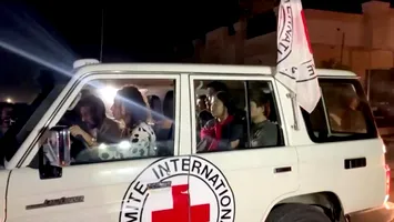 Hamas a predat încă doi ostatici israelieni Crucii Roșii în Gaza