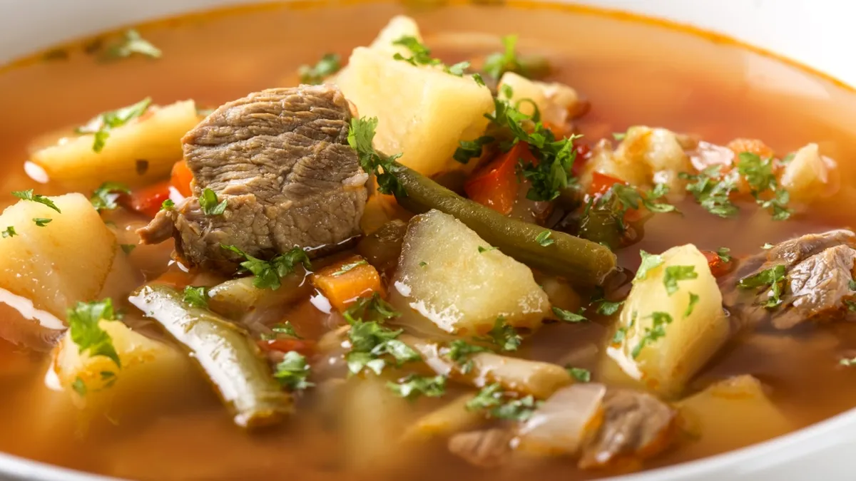 Atenție! Câte grame de zahăr sunt în ciorba de văcuţă din meniurile restaurantelor