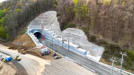 După ani de așteptare, trenurile vor circula printr-un nou tunel: se deschide un tronson important de cale ferată