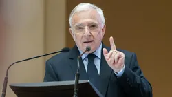 Recesiune controlată? Isărescu: „Scăderea PIB-ului este puternică, dar ne ajută la inflație”