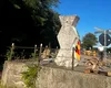 Profanare revoltătoare în Harghita: Monumentul ostașului român, transformat în depozit de materiale de construcții