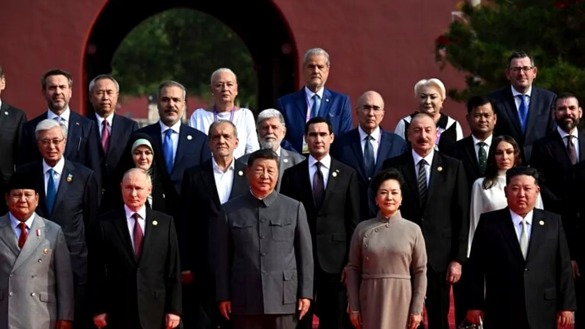 Dăncilă Și Năstase în China: la o gustărică și o poză cu dictatorii