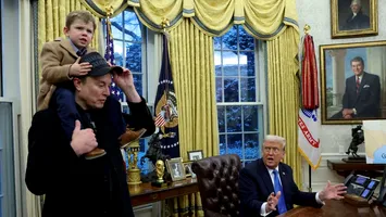 Elon Musk își plimbă copiii mai mici, la muncă. Ce spune mama odraslelor