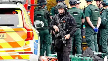 Atac lângă o sinagogă din Manchester, patru persoane rănite și un suspect împușcat de polițiști
