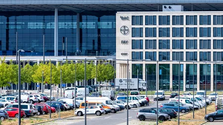 Suma colosală pe care trebuie să o plătească un șofer, după ce și-a lăsat un an mașina la aeroportul din Berlin