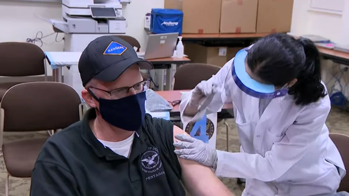 Cine este primul oficial din Pentagon care s-a vaccinat anti-coronavirus