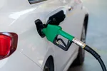Prețuri, azi, motorină și benzină. Studiul AEI: Trei scenarii privind prețul „corect” al carburanților