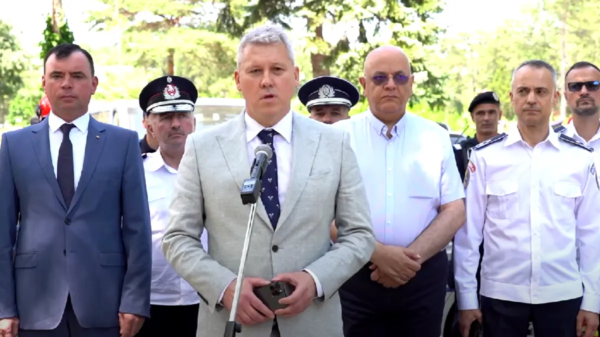 O ședință mare se desfășoară numai la mare: Predoiu și Despescu au convocat structurile MAI direct pe litoral