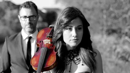 Violonista Diana Jipa și pianistul Ștefan Oniga, în „Guiness Book” după ce în 100 de zile au concertat pe 7 continente