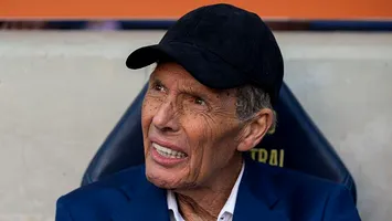 A murit un mare antrenor, la 69 de ani. O țară întreagă este în doliu