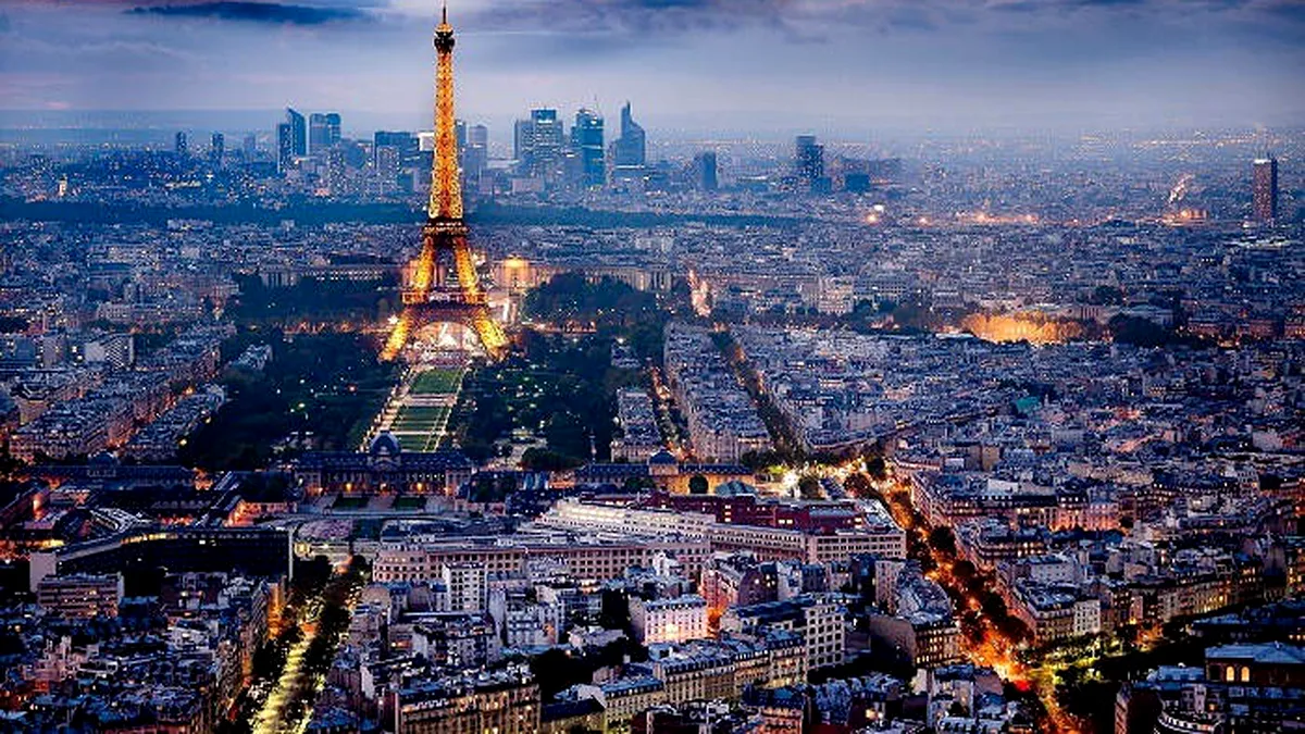 Locuitorii Parisului se pregătesc pentru măsuri drastice instituite în stare de alertă maximă
