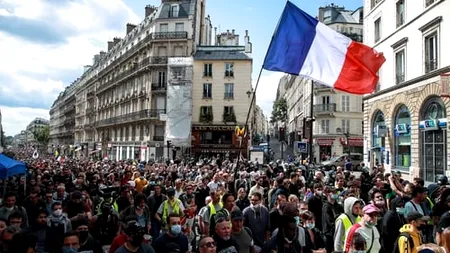 Proteste masive în centrul Parisului (VIDEO)