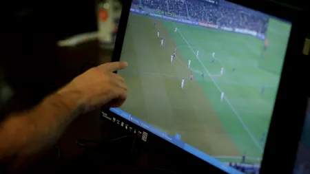 Cine sunt cei opt arbitrii români anchetați de FRF pentru că ar juca la pariuri sportive