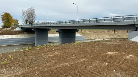 S-a deschis circulația rutieră pe podul din Lipia