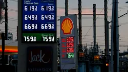 Blocajul Ormuz: Planeta trece pe rație. Zboruri anulate, instituții închise și prețuri record