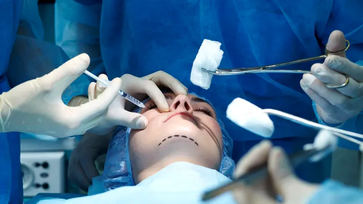 Care este noul lux în chirurgia estetică? Grăsimea colectată de la decedați
