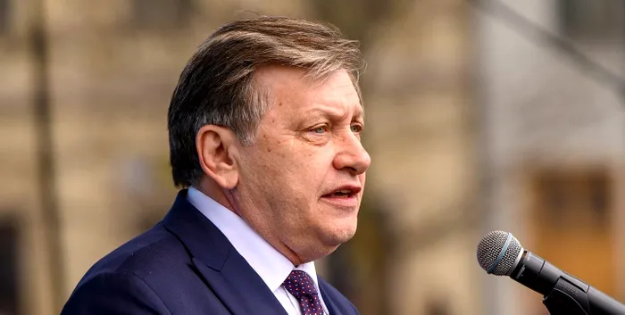 Crin Antonescu, despre grațiere. Un drept neglijat și de Iohannis: În 10 ani, ea n-a fost folosită