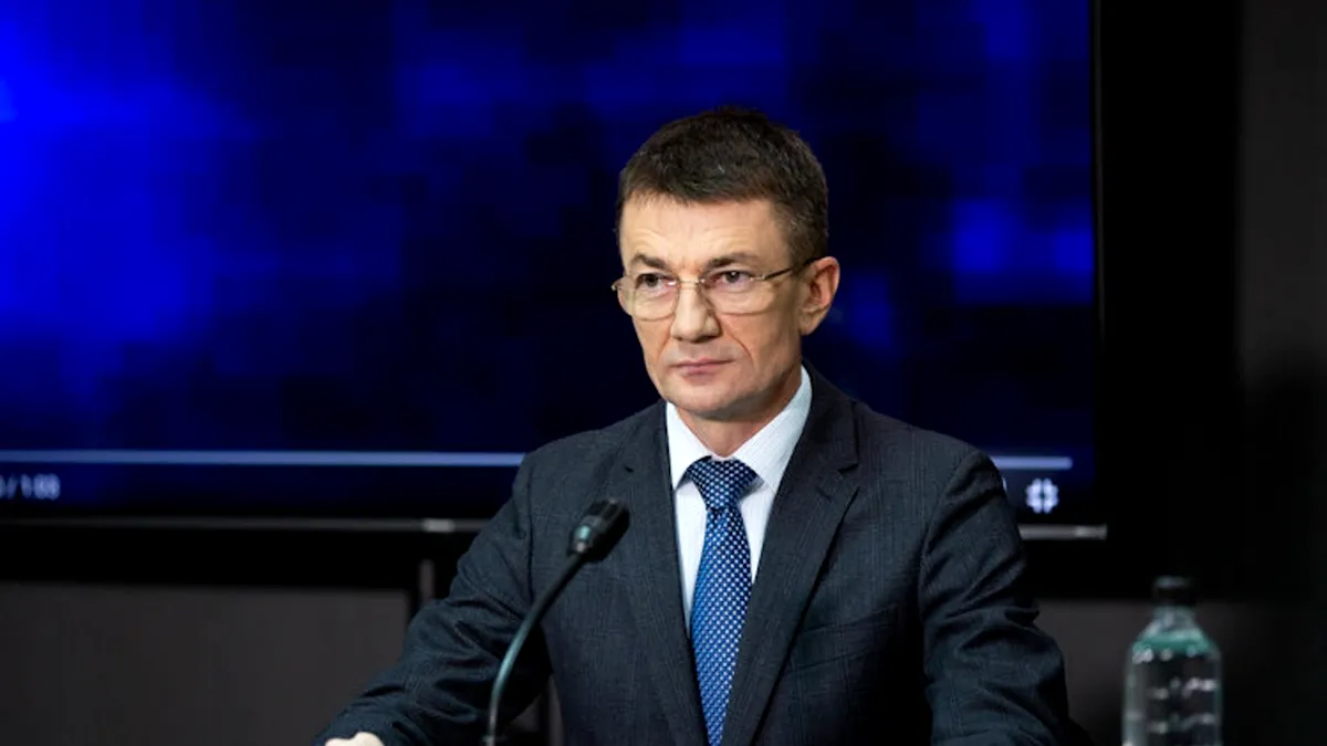 Fost oficial SIS din Moldova, prins la Timișoara pentru spionaj. Vindea secretele României către KGB-ul din Belarus