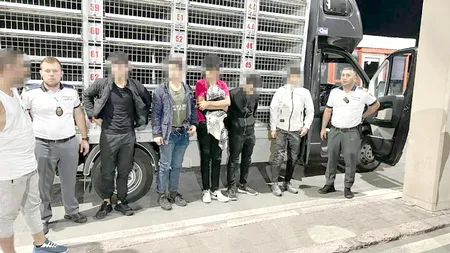 Șofer arestat pentru trafic de migranți după ce în duba pe care o conducea au fost găsiți cinci sirieni