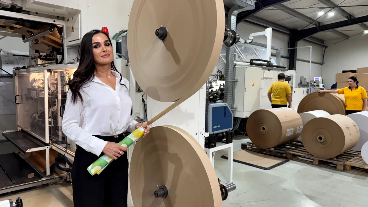 România deschide prima fabrică de hârtie cerată din estul Europei. Un pas important în reducerea consumului de plastic